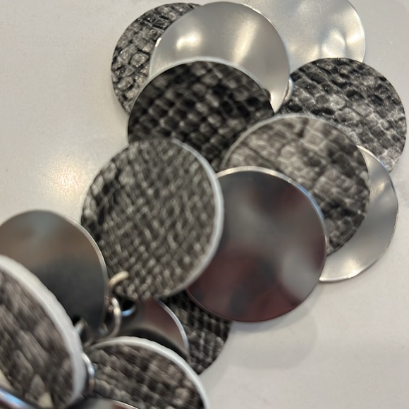 Super cute long necklace with snakeskin, print and silver placed on leather - Picture 4 of 4